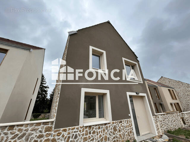 Maison à SAINT-CHERON