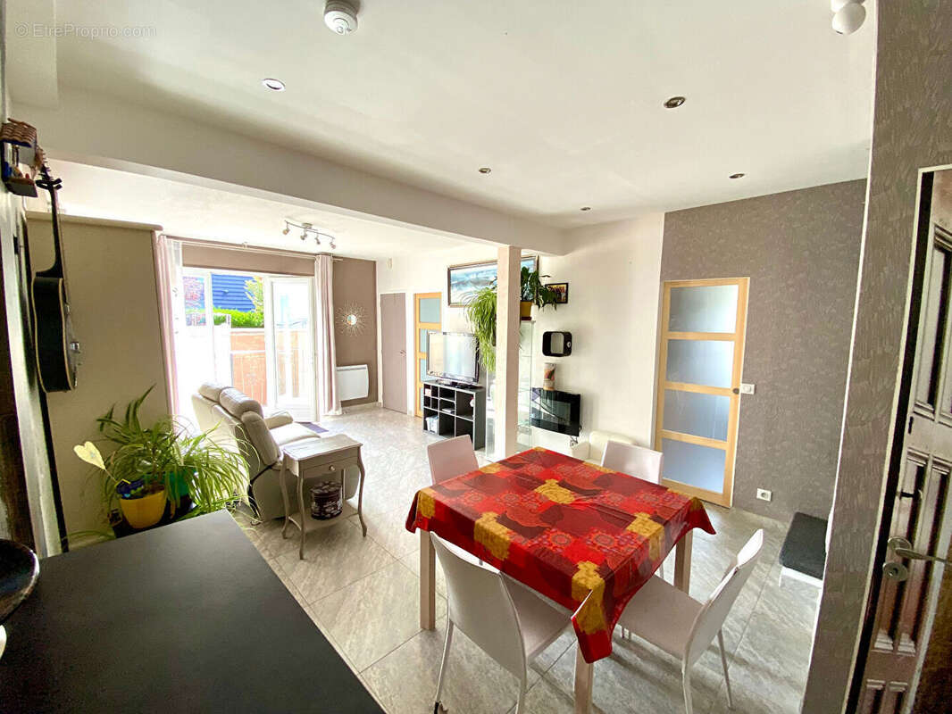 Maison à SARTROUVILLE