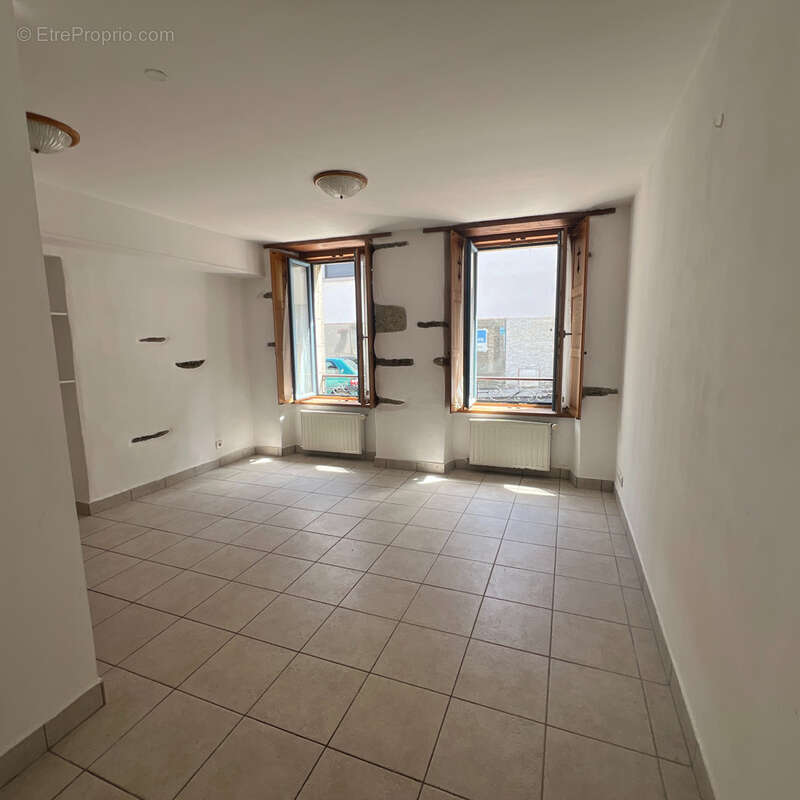 Appartement à CHATEAUNEUF-DU-FAOU