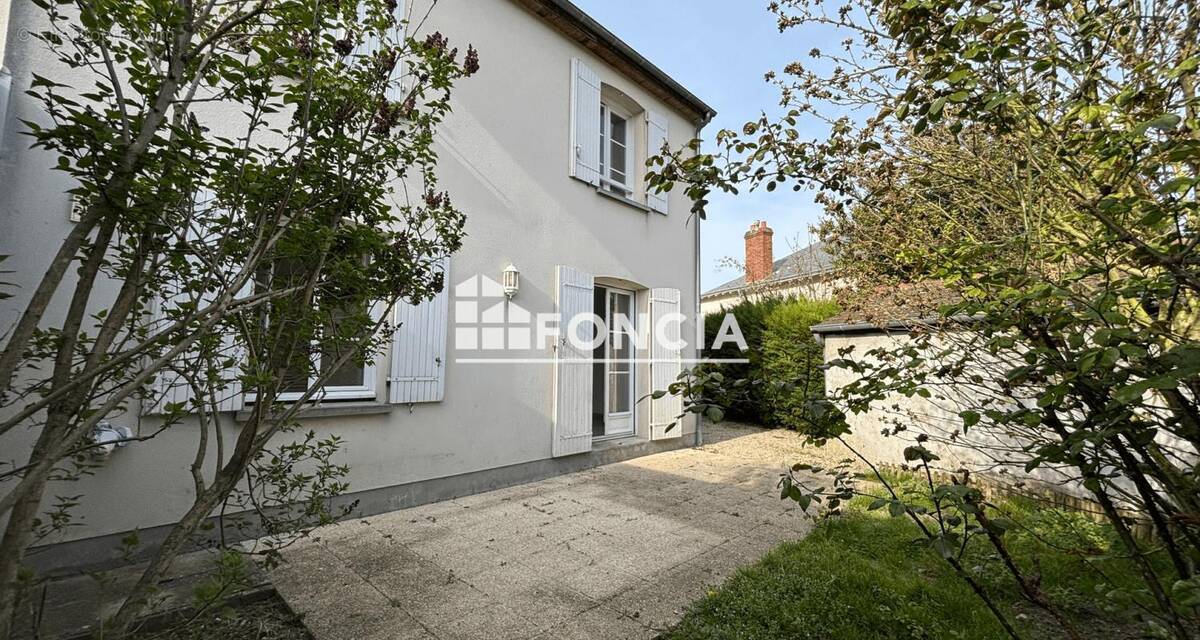 Maison à SAINT-JEAN-DE-BRAYE