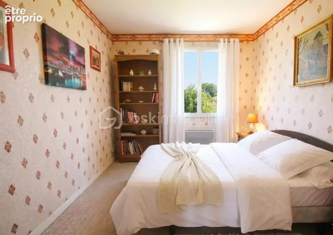 A 10 minutes de MAINTENON et de la gare, maison de plein pied de 93 m² sur terrain boise de 2123 m² de superficie, plat clos, un - photo 7