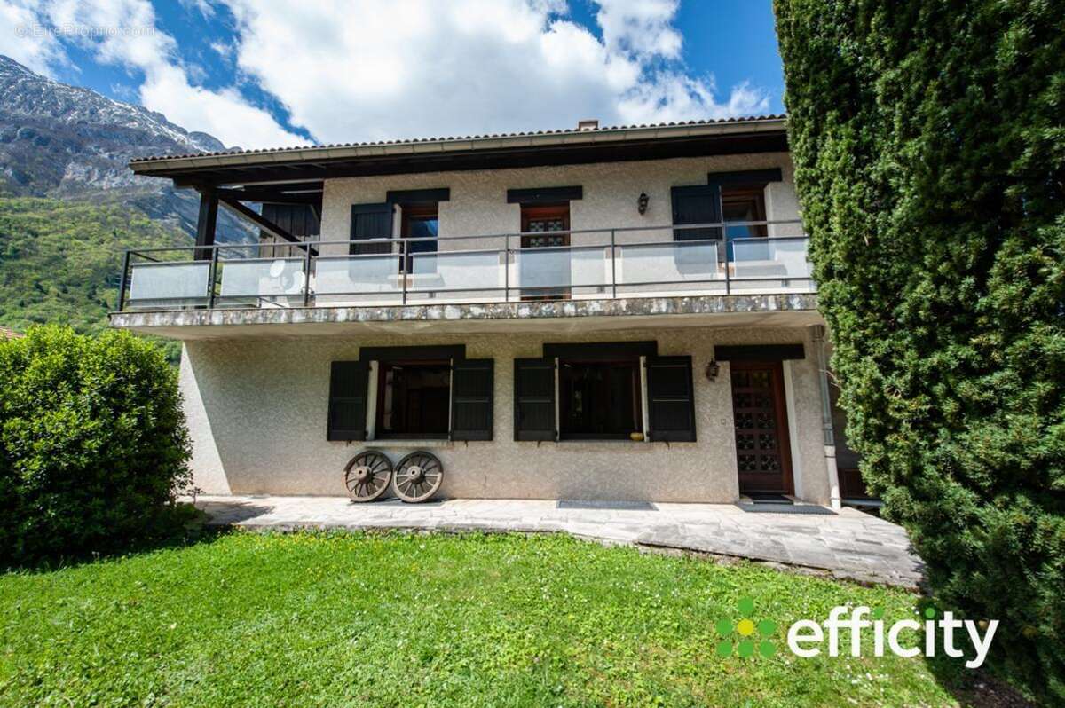 Appartement à SAINT-PAUL-DE-VARCES