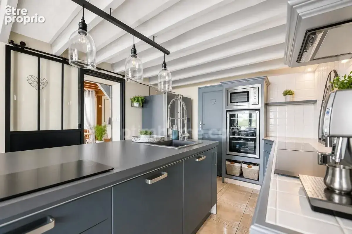 Maison en pierre de Loire à Saumur avec piscine, dépendances et terrain de 8 147m2 - photo 4