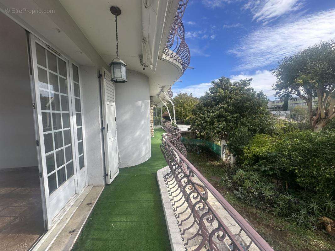 Appartement à MOUGINS