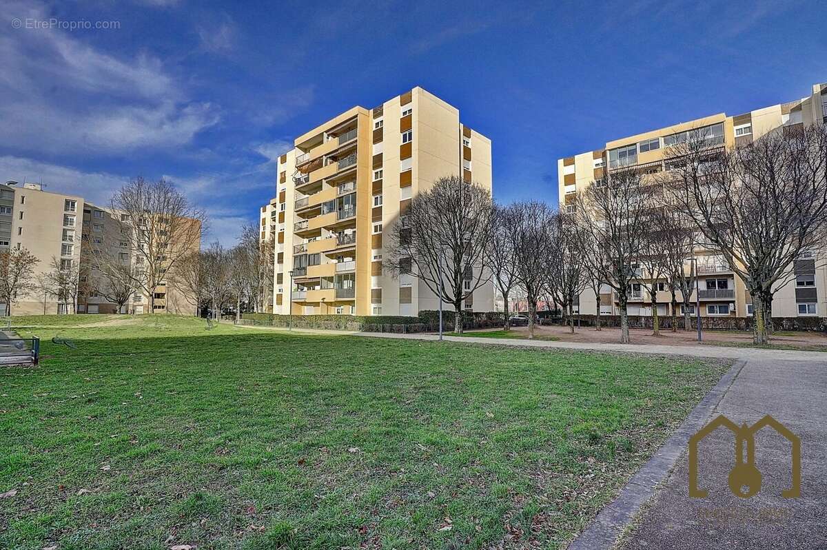 Appartement à VAULX-EN-VELIN