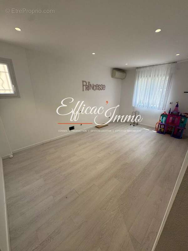 Bien à usage mixte de 154,51 m² avec garage, jardin et prestations haut de gamme - photo 4