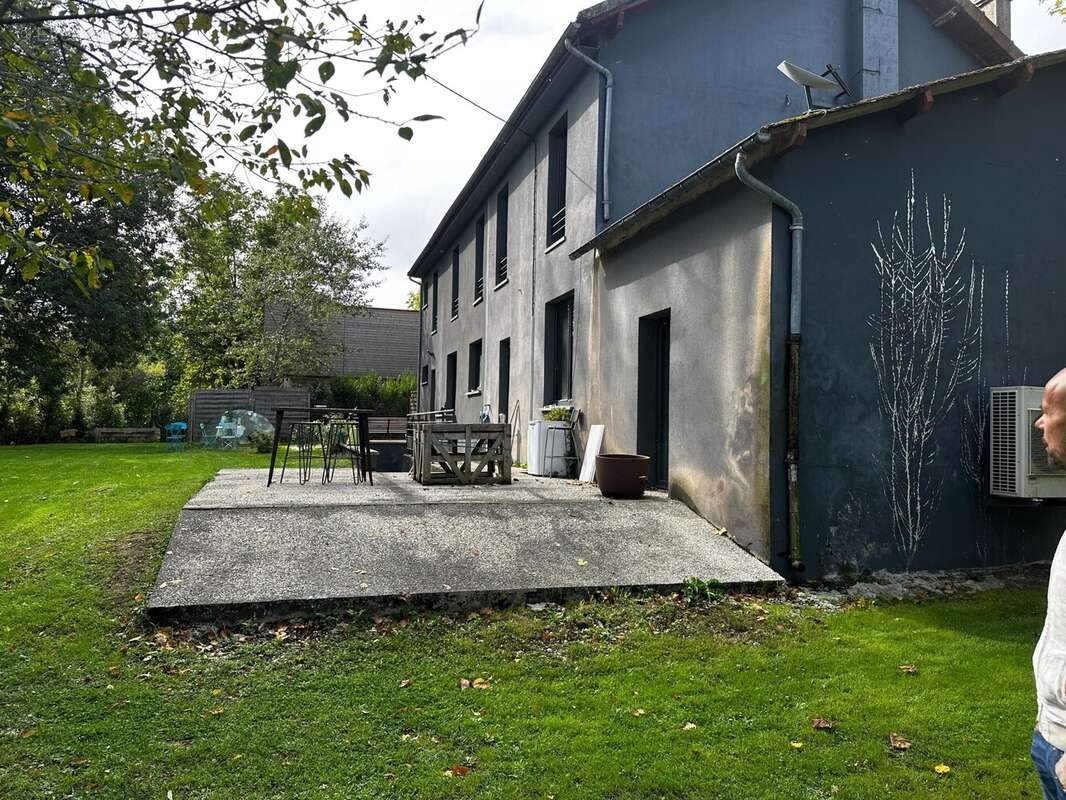 Commerce à MONTIGNY-SUR-LOING