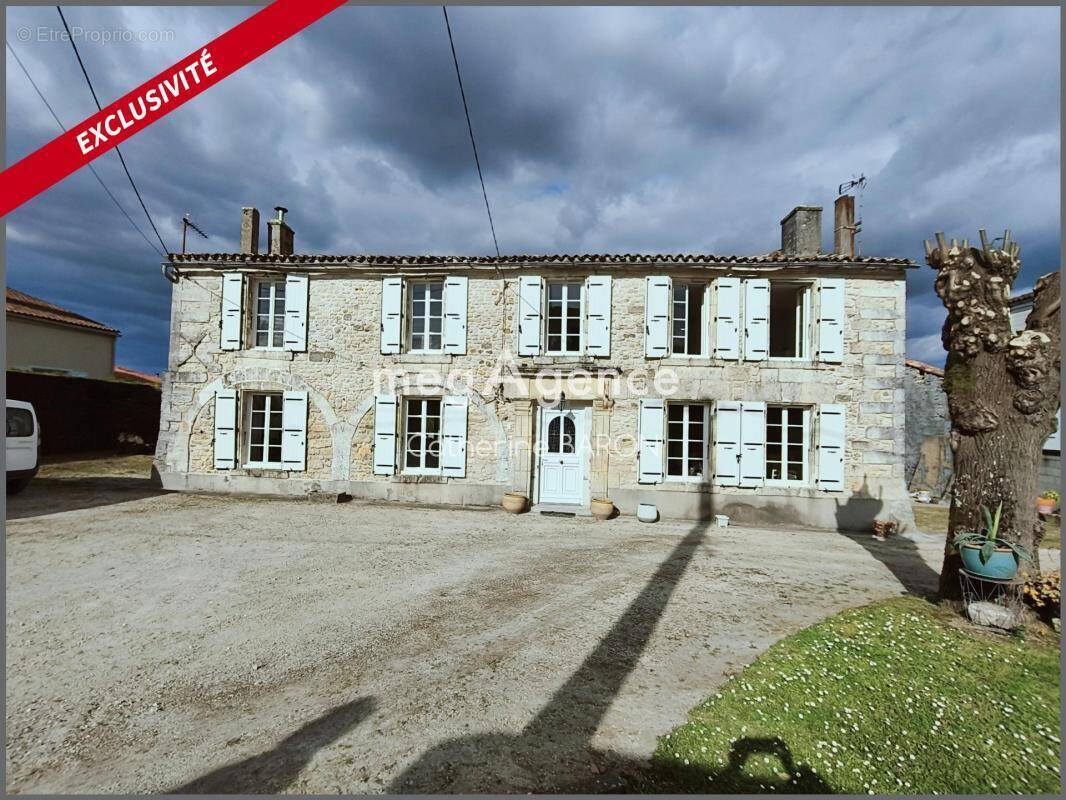 Maison à JAVREZAC