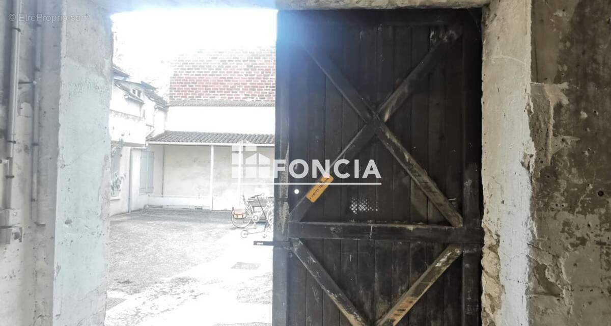 Parking à CROISSY-SUR-SEINE