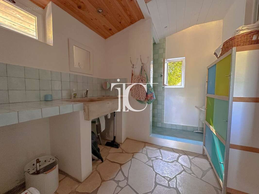 Villa de charme avec piscine et 4362 m² de terrain - photo 11