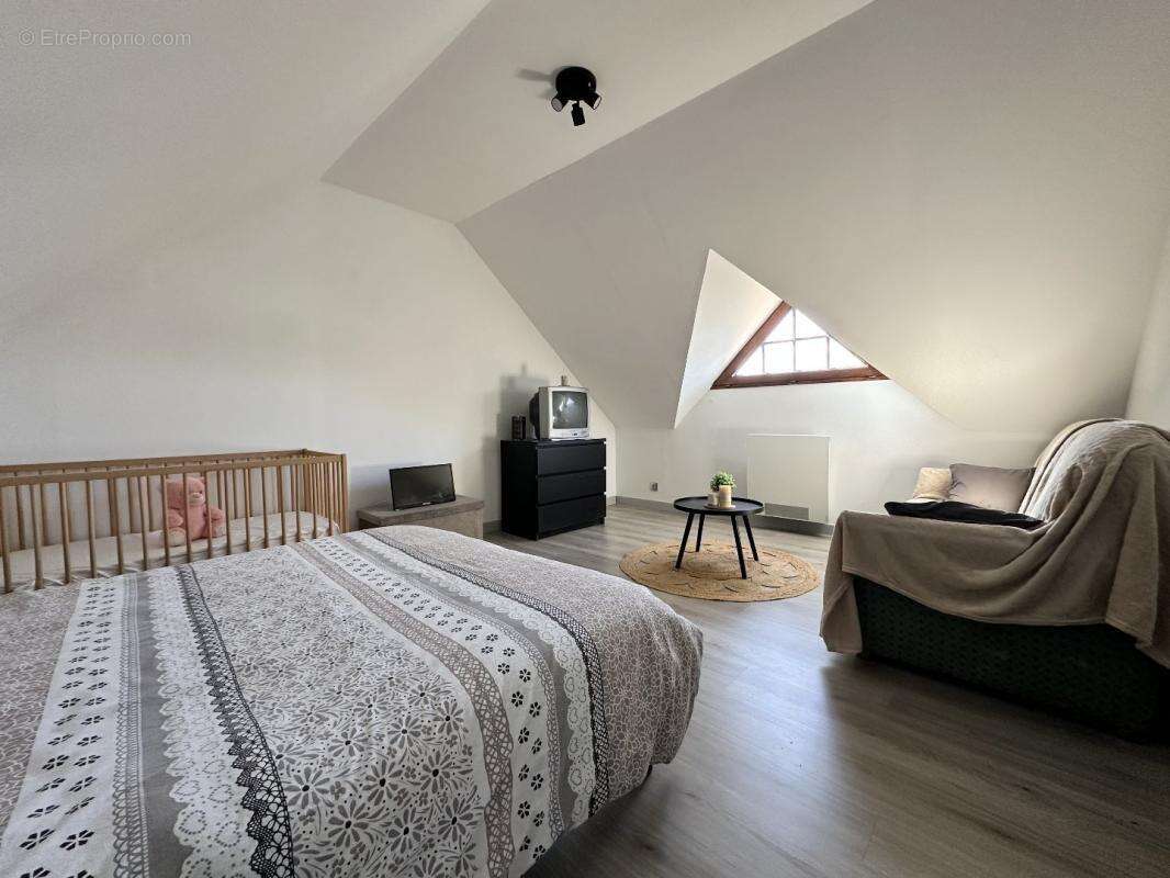 Maison à TREMBLAY-LES-VILLAGES