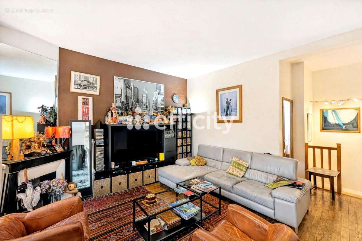 Appartement à COURBEVOIE