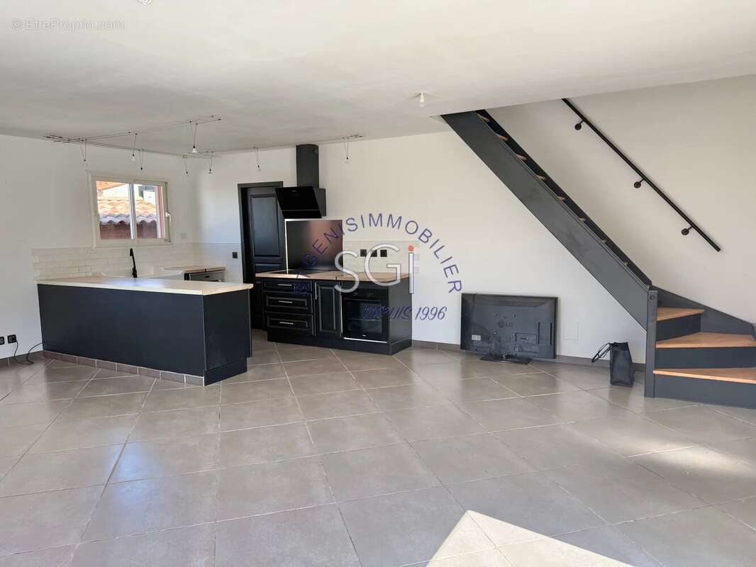 Maison à VILLELONGUE-DELS-MONTS