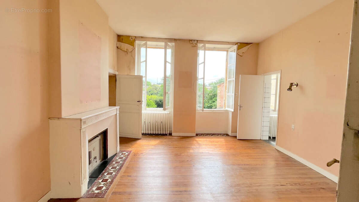 A vendre maison en pierre de 317 m2 avec jardin et dépendances - secteur blaye - photo 7