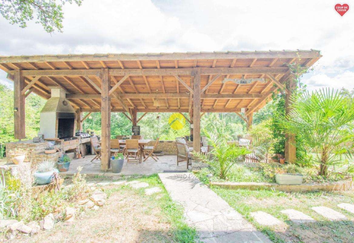 Maison à LE BUISSON-DE-CADOUIN