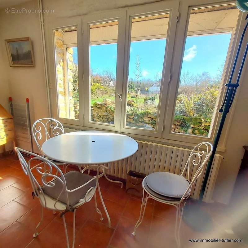 Maison à NEUVILLE-SUR-SARTHE