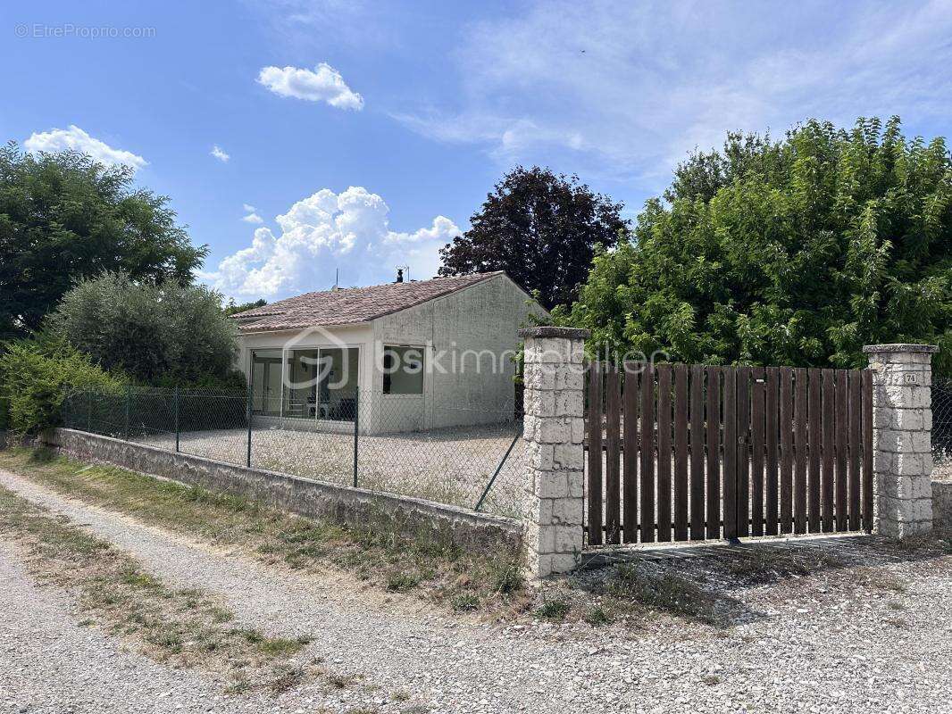 Maison à ONGLES