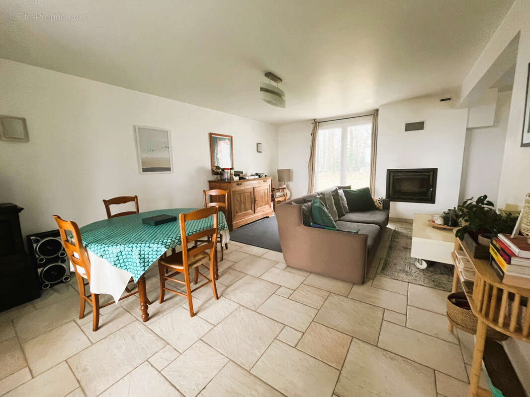 Maison à CHENAC-SAINT-SEURIN-D'UZET