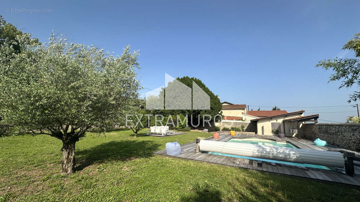 Maison à FLEURIEUX-SUR-L'ARBRESLE