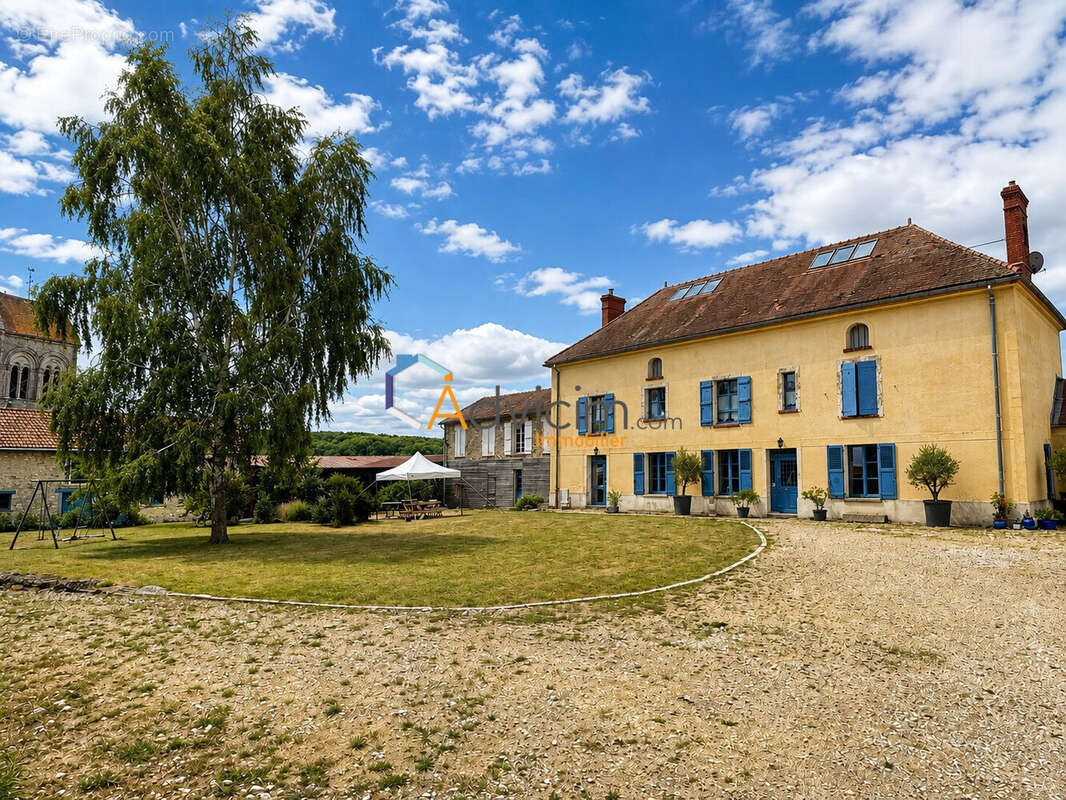 Maison 410 m² à Torcy-En-Valois  - photo 3
