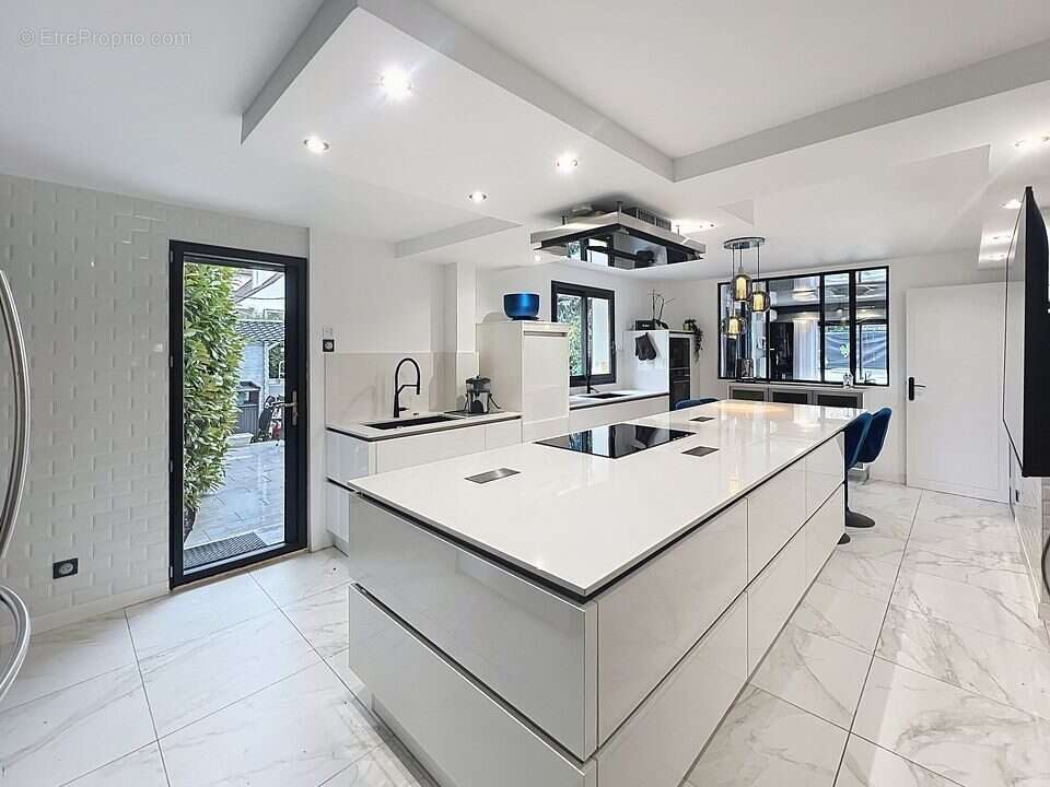 Maison à CHENNEVIERES-SUR-MARNE