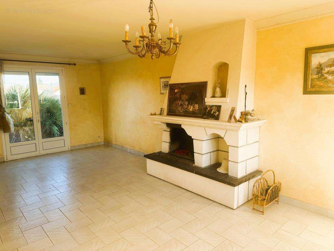 Maison à SAINT-MACAIRE-EN-MAUGES