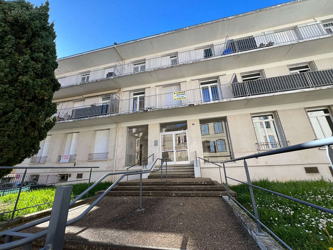 Appartement centre Caussade - grande terrasse - 3 chambres - photo 8