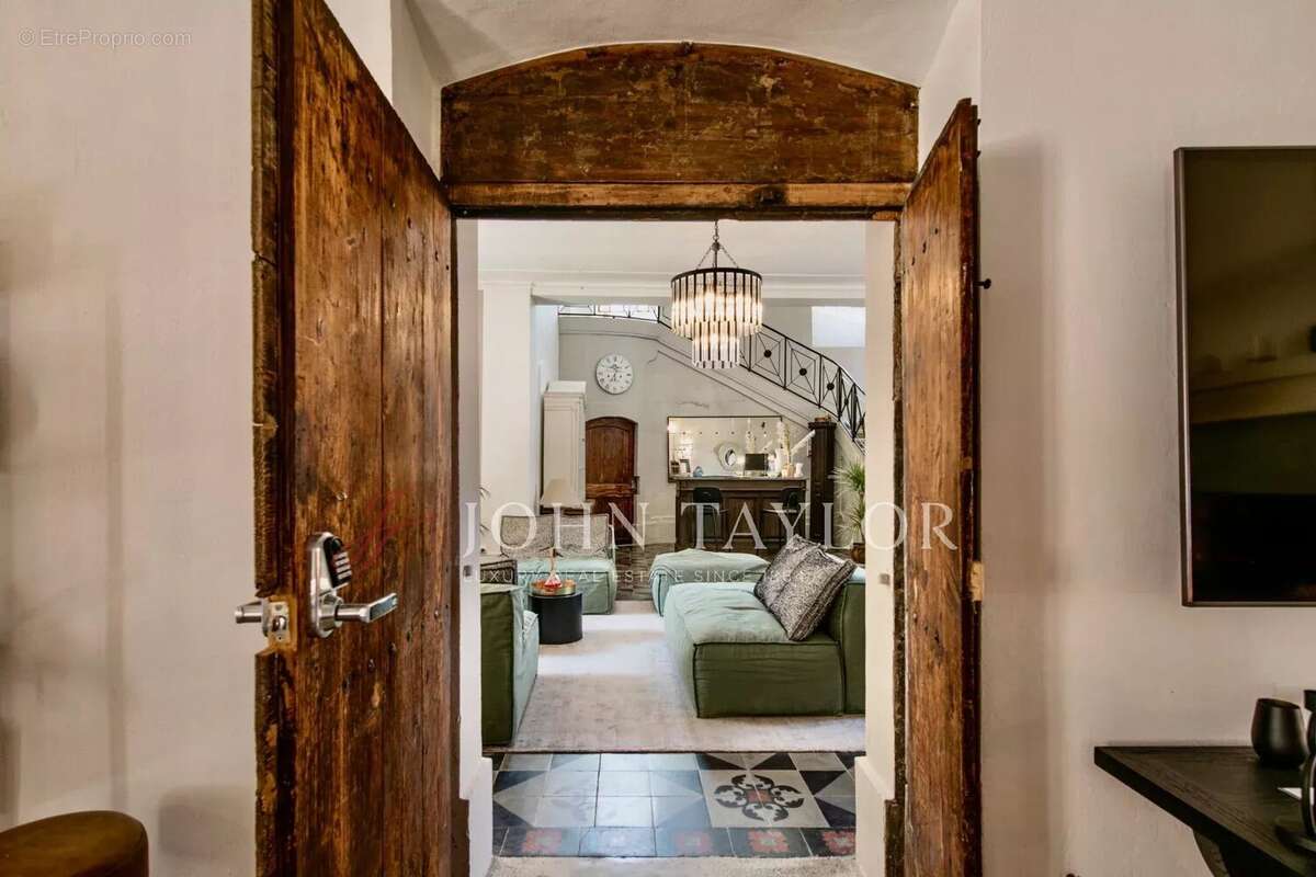 Maison à L'ISLE-SUR-LA-SORGUE