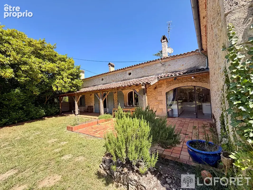 Maison de caractère avec location indépendante en supplément, piscine et 8 chambres ( 6 + 2) - photo 2
