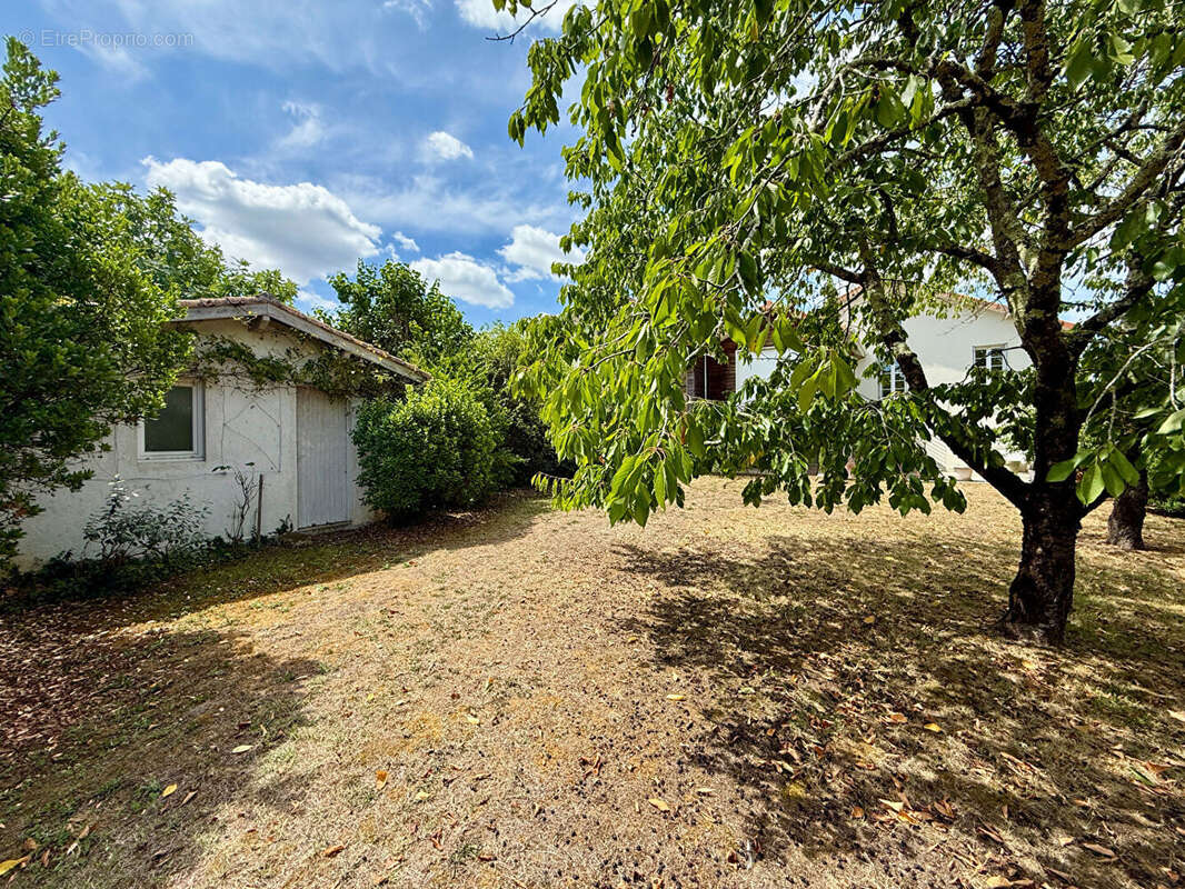Maison à RUELLE-SUR-TOUVRE