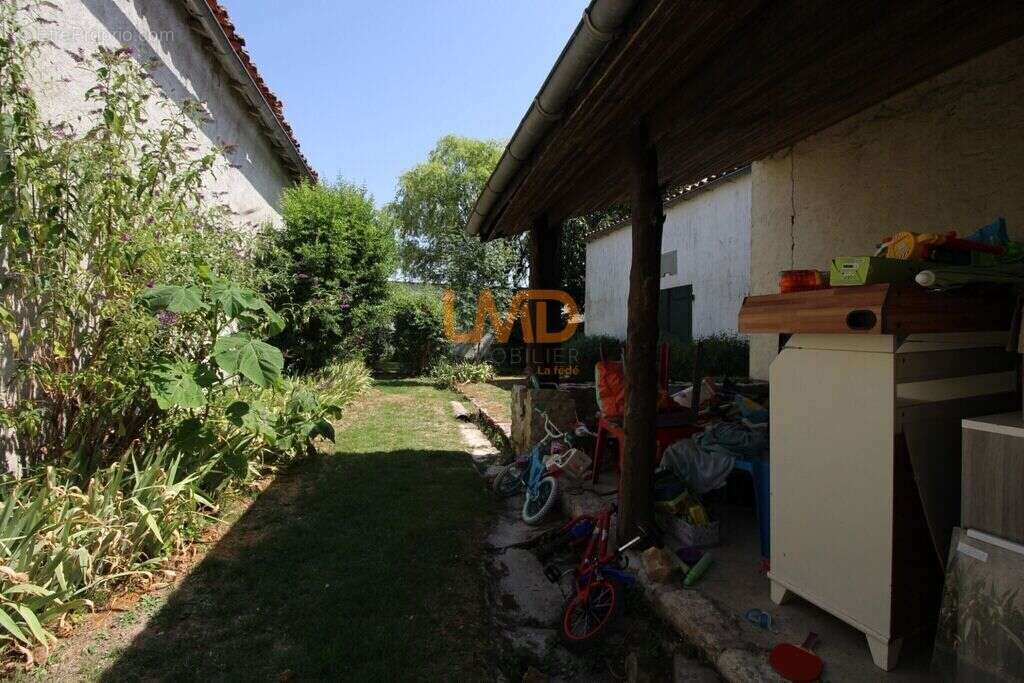 Maison à BAZAUGES