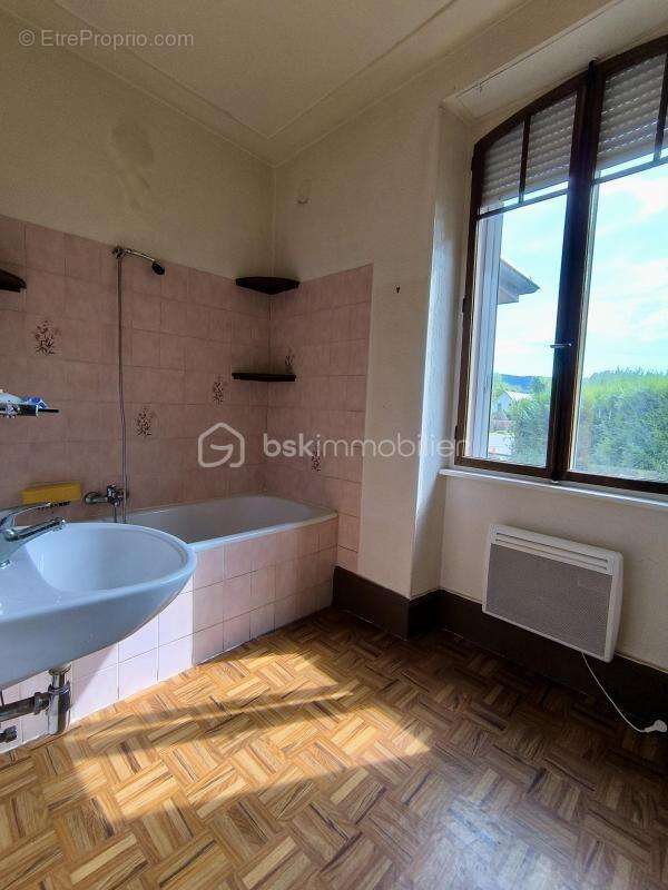 Grande maison, idéale pour une grande famille ou pour un investissement locatif - photo 8