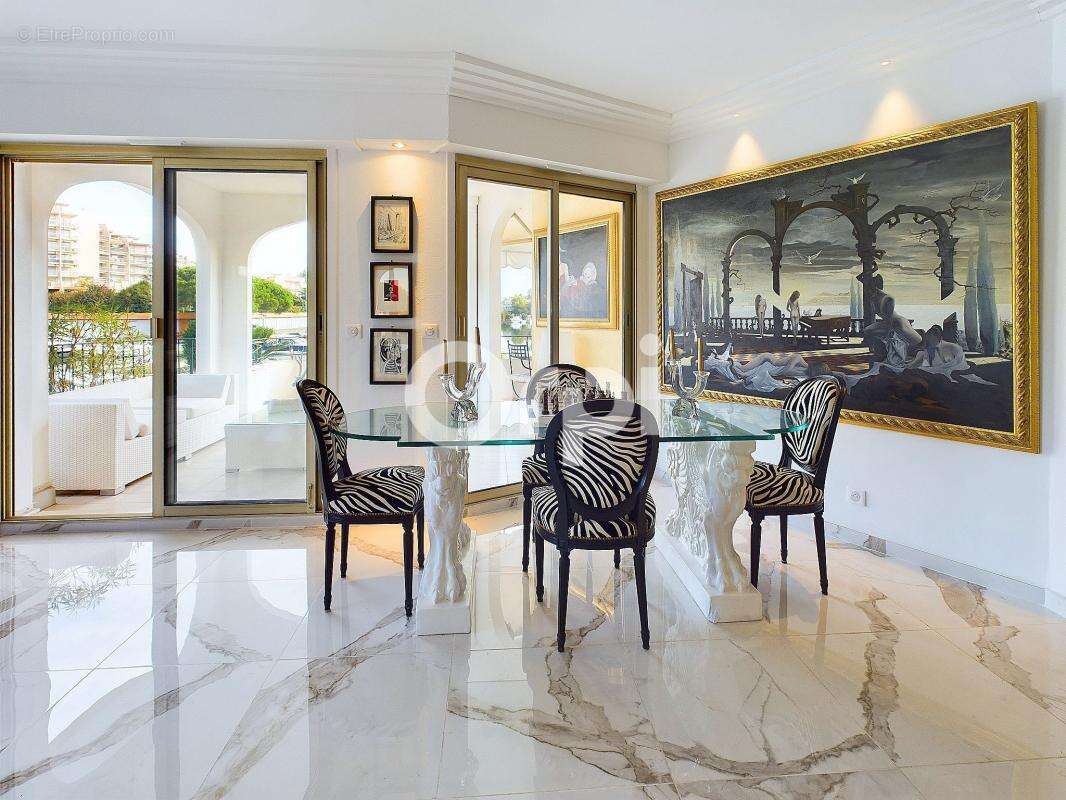 Appartement à MANDELIEU-LA-NAPOULE