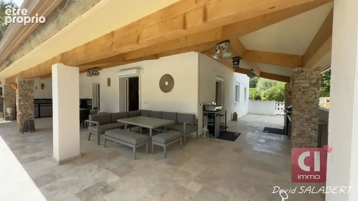 Villa à vendre à Garéoult avec piscine et appartement indépendant - photo 12