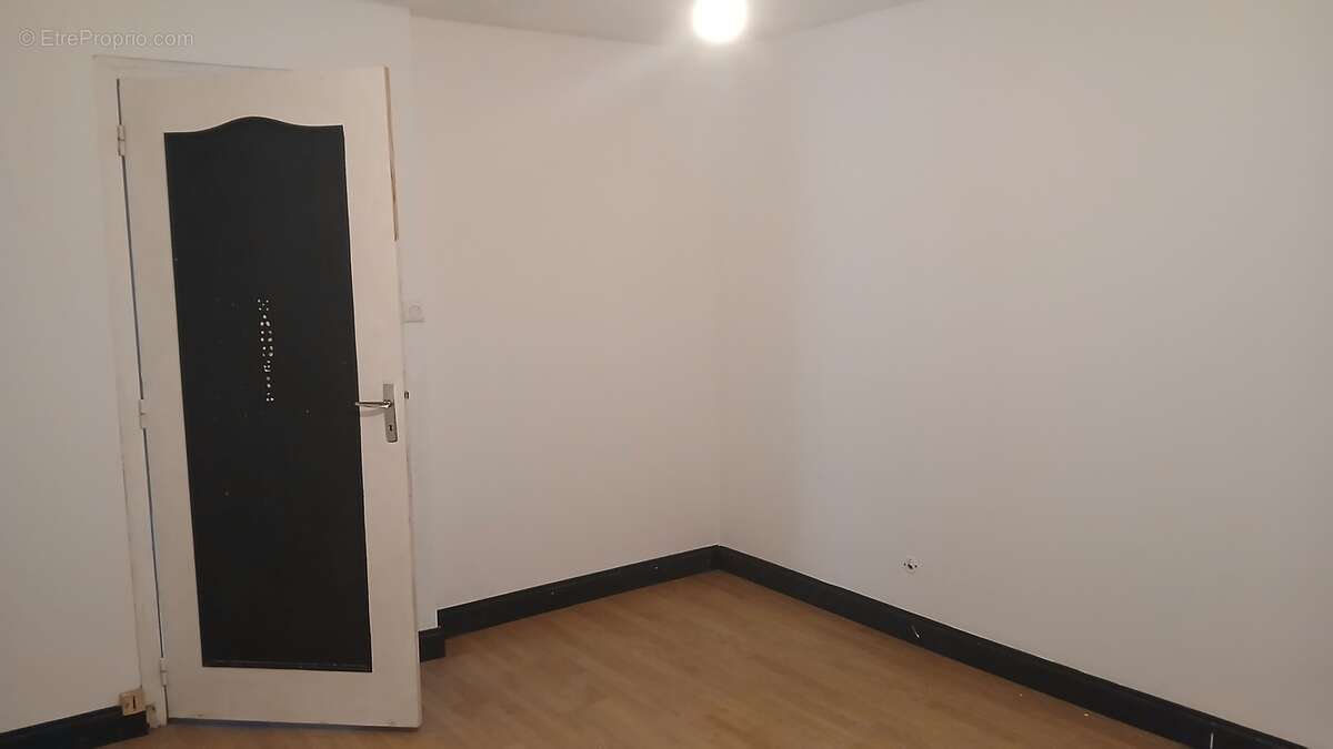 Appartement à MONTIGNAC-LE-COQ