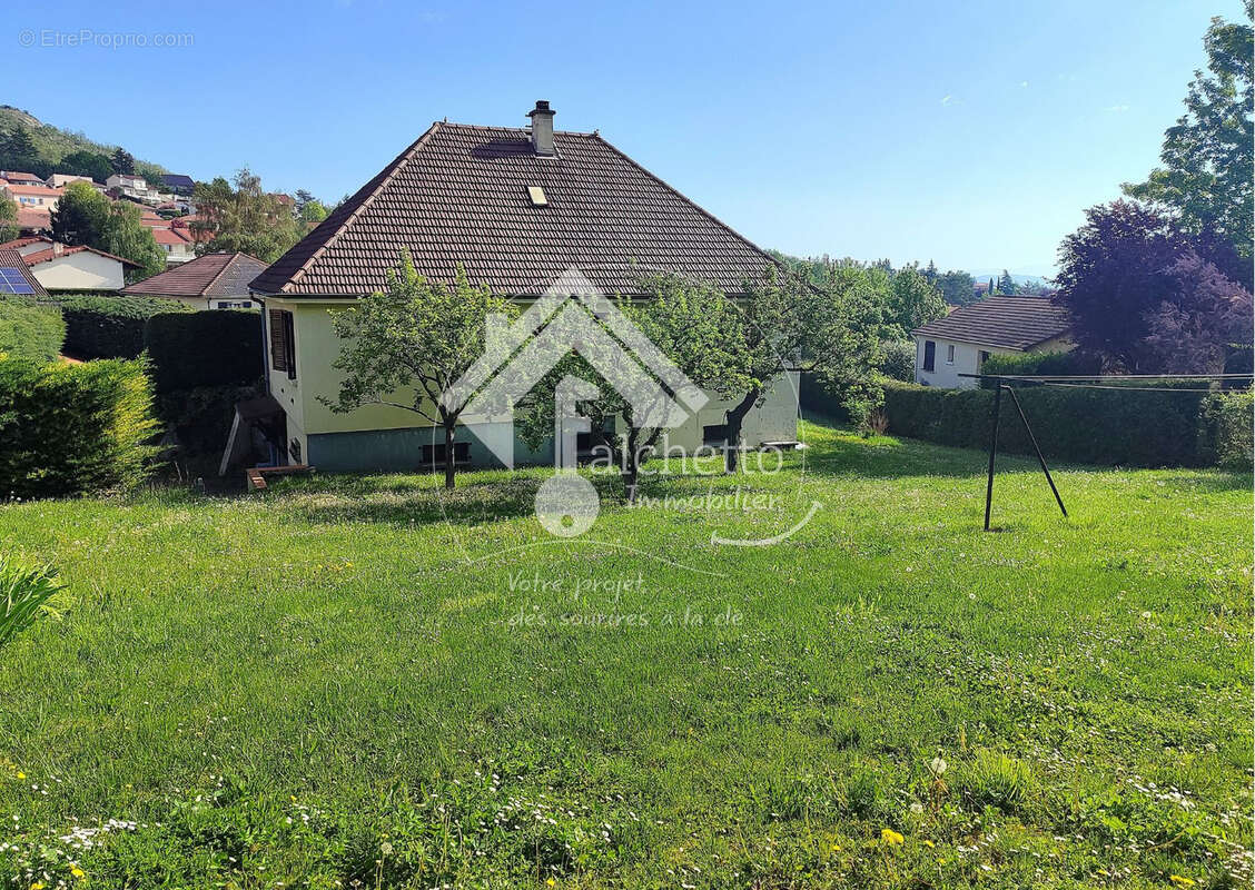 Maison à LA ROCHE-BLANCHE