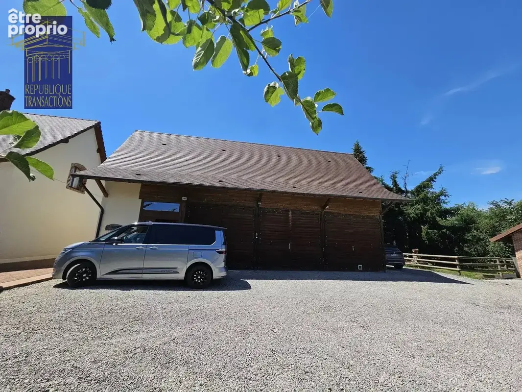 Jolie maison bressanne rénovée avec dépendances et terrain d'environ 5 840 m² clos, arboré et paysagé - photo 4