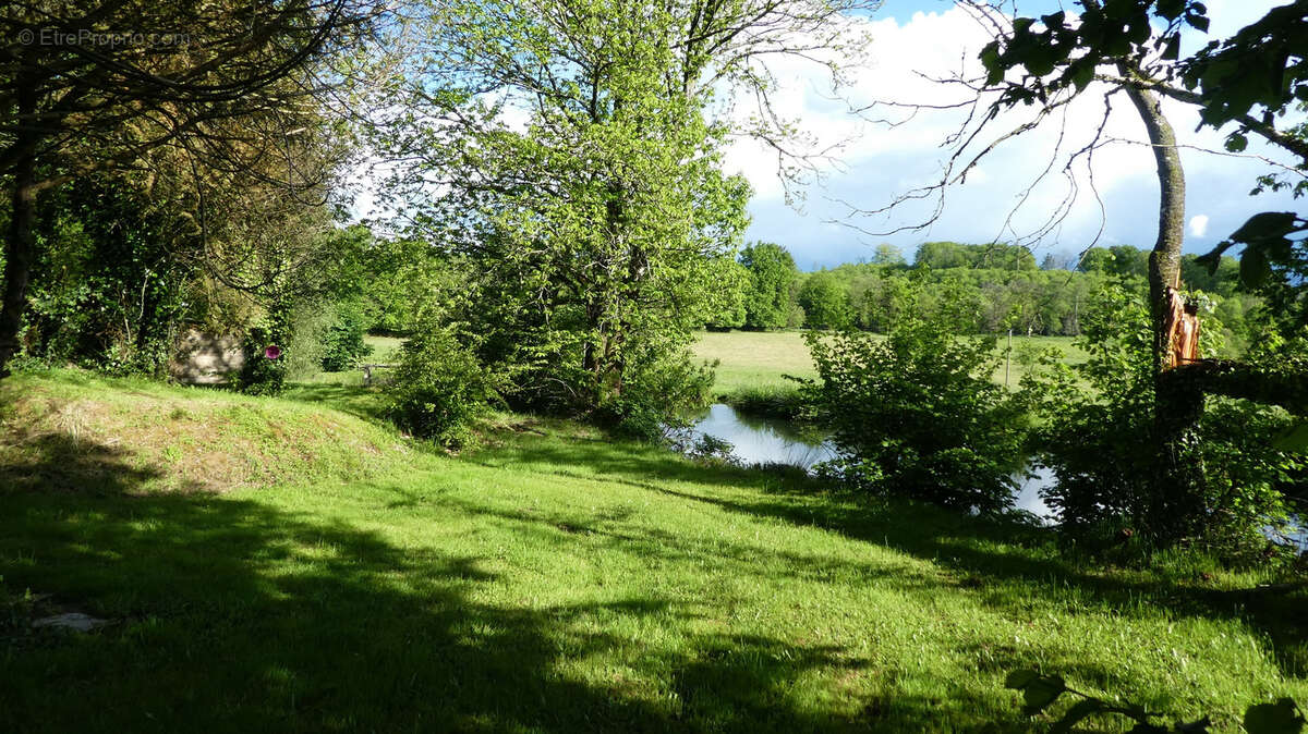 Maison à LA CROISILLE-SUR-BRIANCE