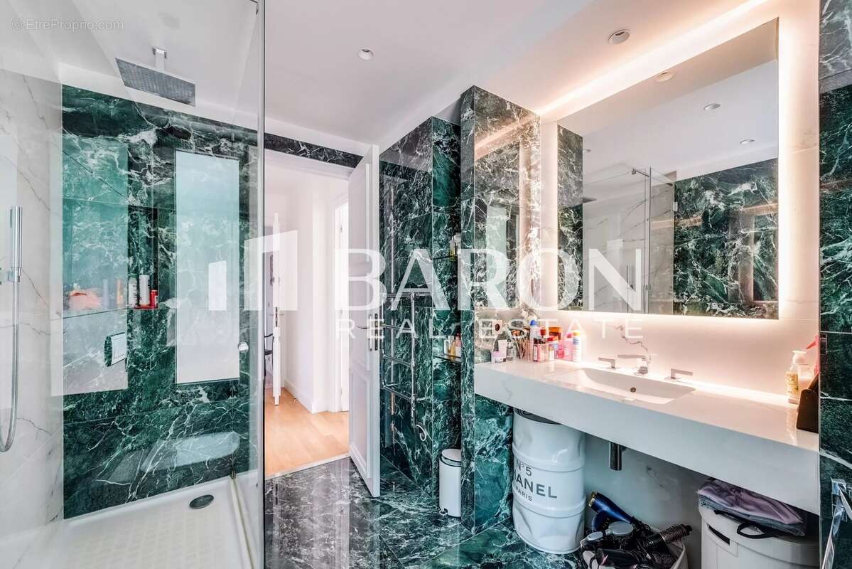 Appartement à NEUILLY-SUR-SEINE
