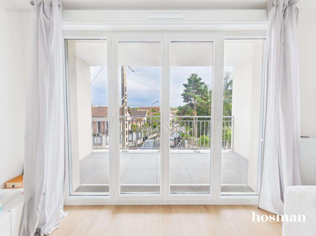 Appartement 3 pièces lumineux avec balcon et parking - Immeuble récent - Proche RER - photo 2