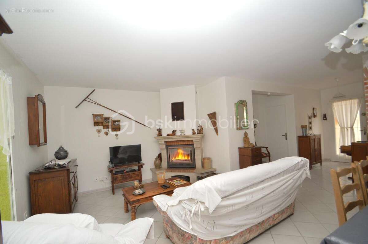 Maison à SAINT-LAURENT-DE-LA-SALANQUE