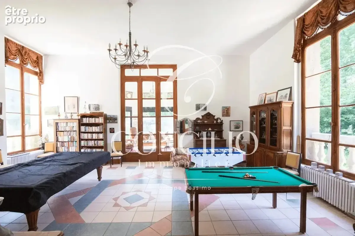 Château de caractère – 1 200 m² – domaine de 4,5 hectares – à 120 km de paris - photo 4