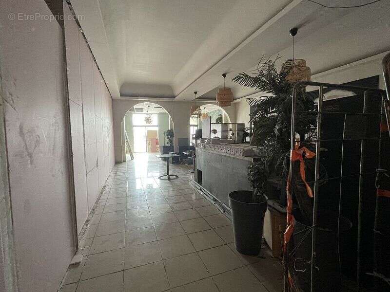 Commerce à CANET-EN-ROUSSILLON