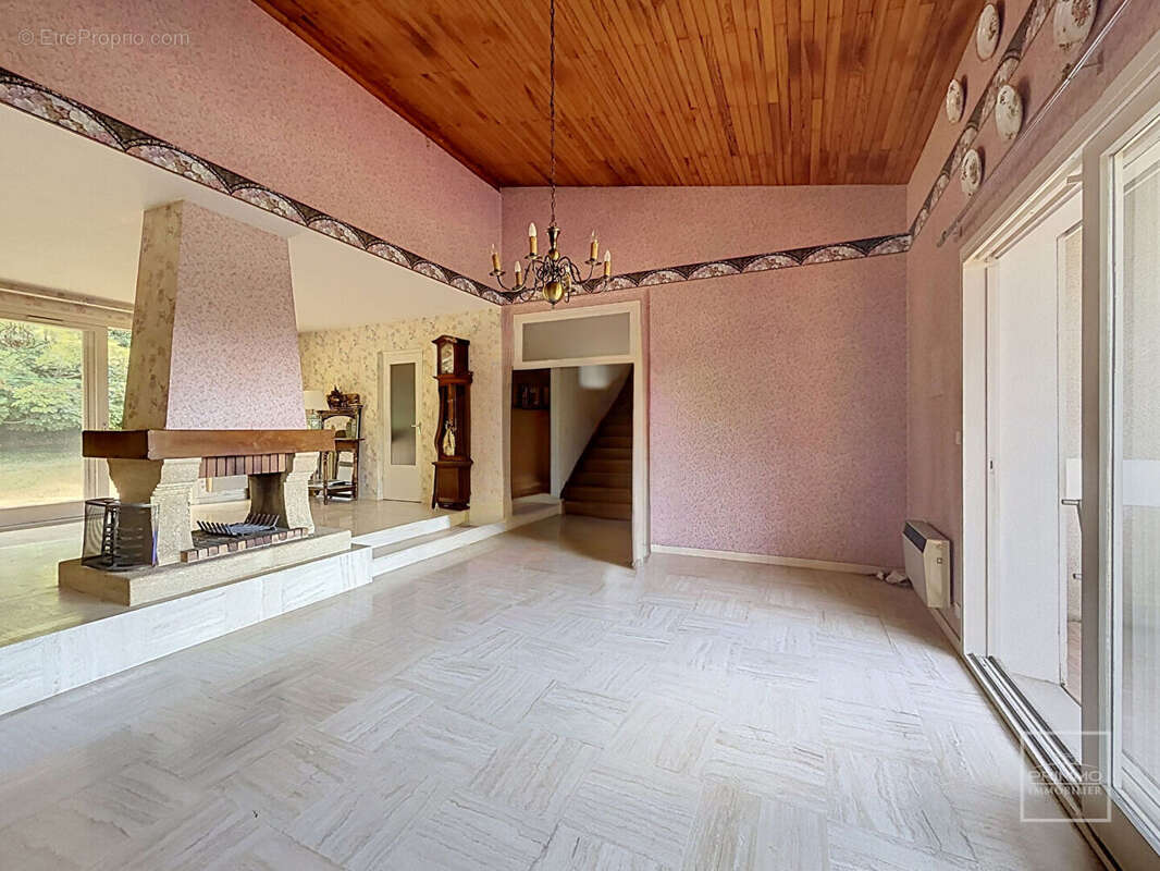 SAINT DIDIER AU MONT D'OR Villa d'architecte de 159 m² (156.67m² carrez) sur terrain de 1 485 m², au calme et sans vis-à-vis - photo 2