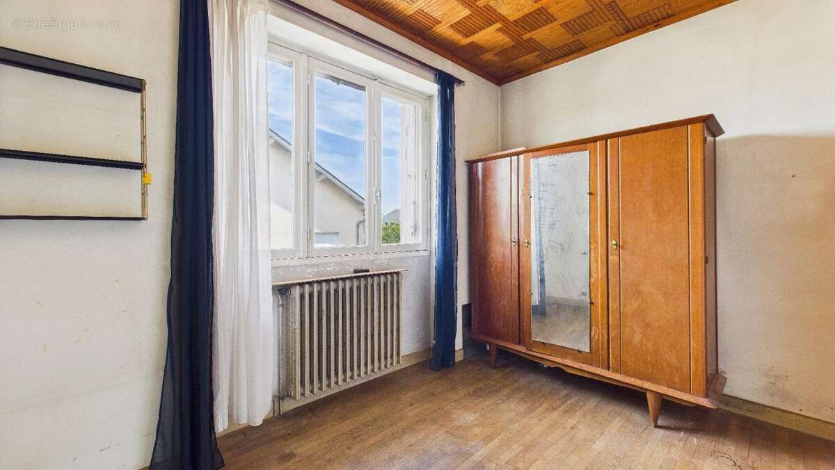 Maison à ONET-LE-CHATEAU