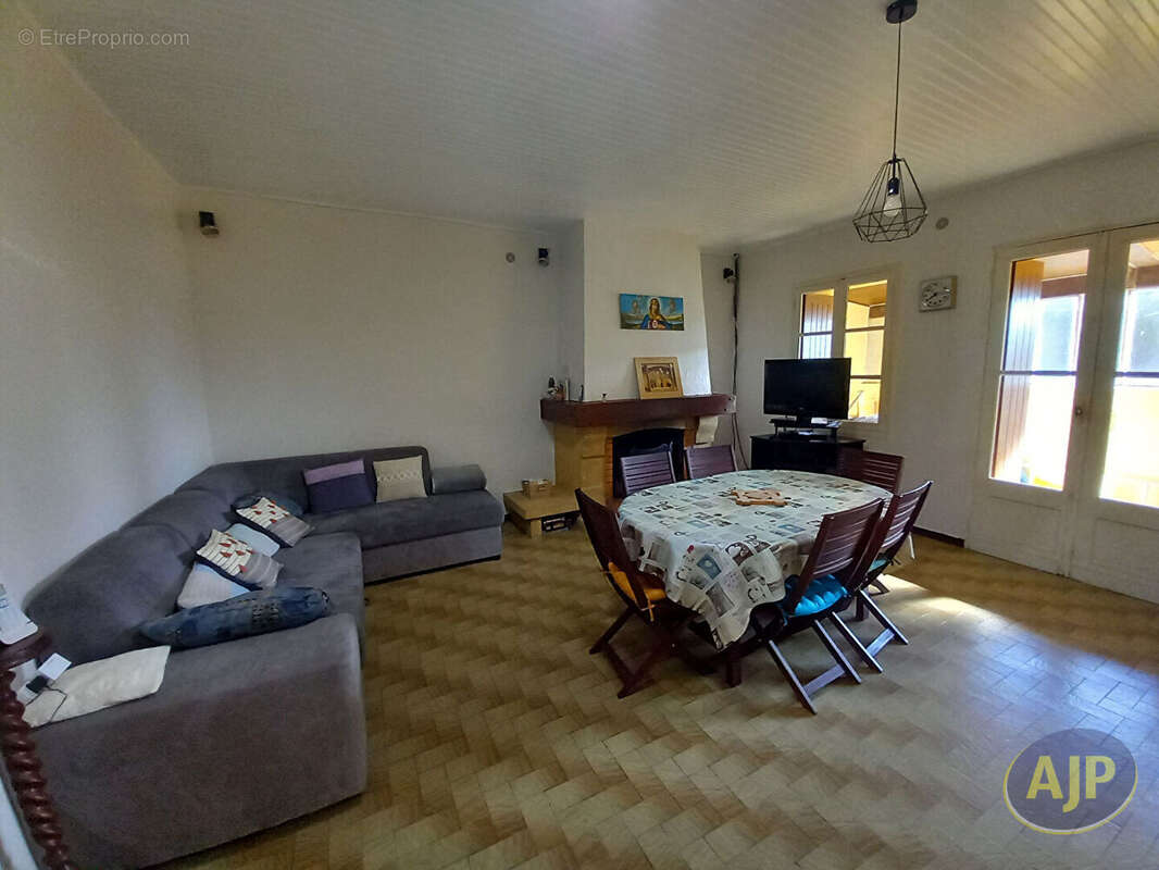 Maison mitoyenne sur la commune de Saint-Estèphe ! - photo 6