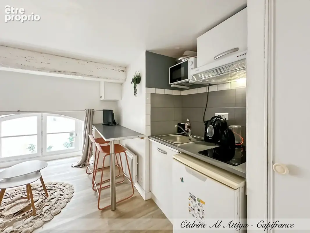 LA ROCHELLE, centre historique, STUDIO MEUBLÉ et rénové de 16m2, 1er étage, local à vélos - photo 4
