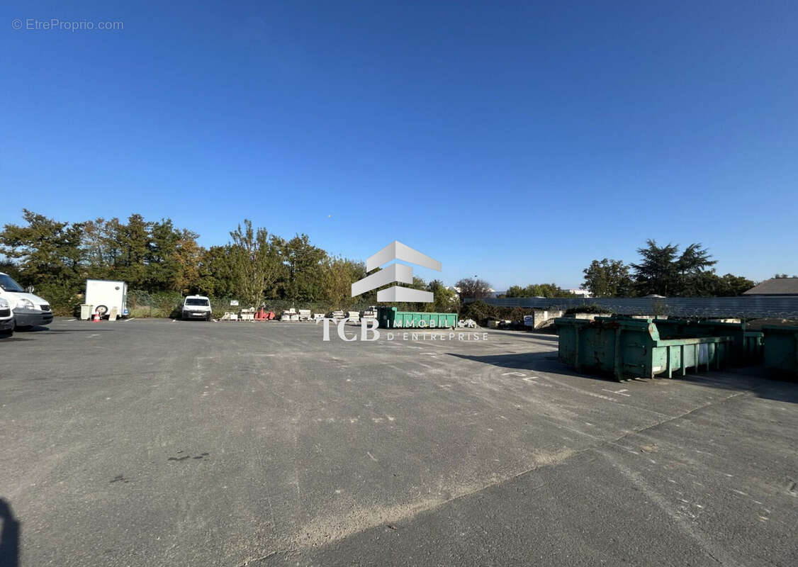 Commerce à LA HAIE-FOUASSIERE