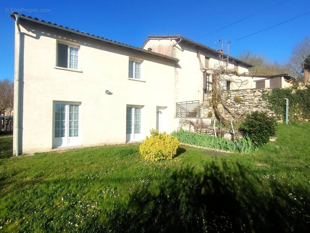 Photo 1 - Maison à SAINT-FRONT-LA-RIVIERE