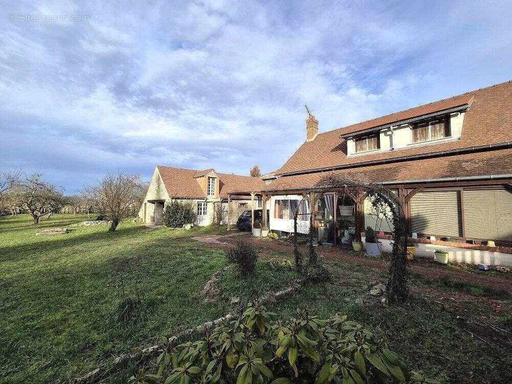 Maison à BEAUNE-LA-ROLANDE